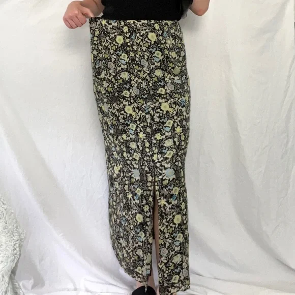 Vintage Floral Maxi Skirt 🥂 - Picture 4 of 5